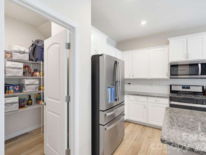 4018 Matindale Way, Charlotte, NC 28216.  MLS# CAR4413141, YatesRealty ID 44997. 