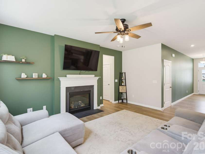 4018 Matindale Way, Charlotte, NC 28216.  MLS# CAR4413141, YatesRealty ID 44997. 