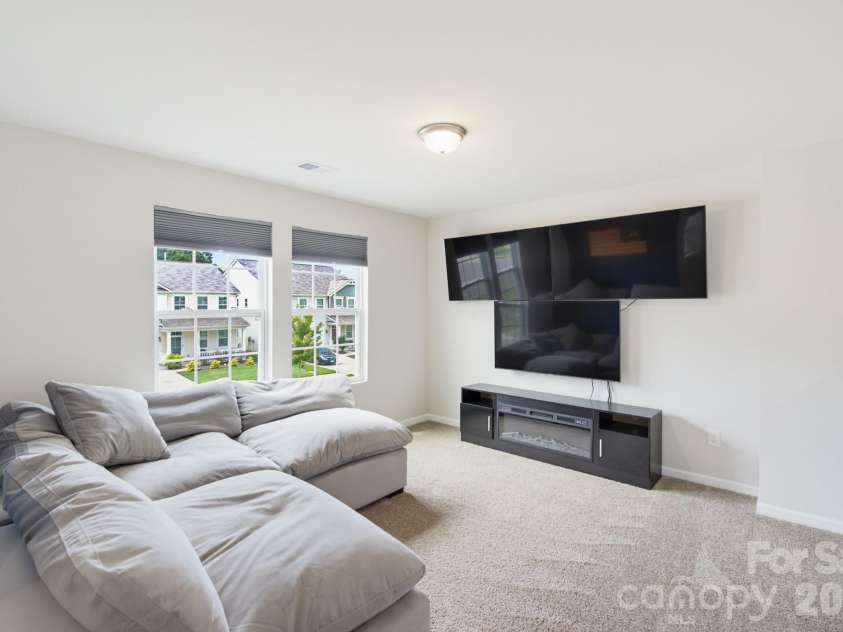 4018 Matindale Way, Charlotte, NC 28216.  MLS# CAR4413141, YatesRealty ID 44997. 