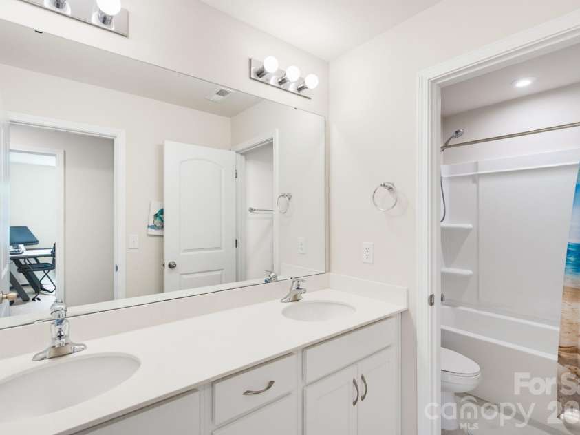 4018 Matindale Way, Charlotte, NC 28216.  MLS# CAR4413141, YatesRealty ID 44997. 