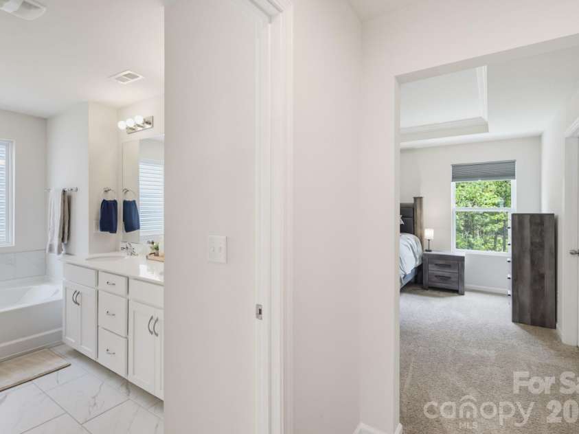 4018 Matindale Way, Charlotte, NC 28216.  MLS# CAR4413141, YatesRealty ID 44997. 
