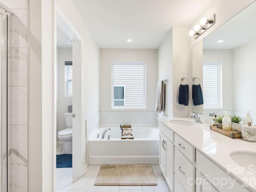 4018 Matindale Way, Charlotte, NC 28216.  MLS# CAR4413141, YatesRealty ID 44997. 