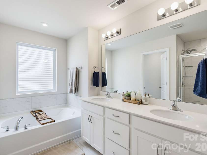 4018 Matindale Way, Charlotte, NC 28216.  MLS# CAR4413141, YatesRealty ID 44997. 