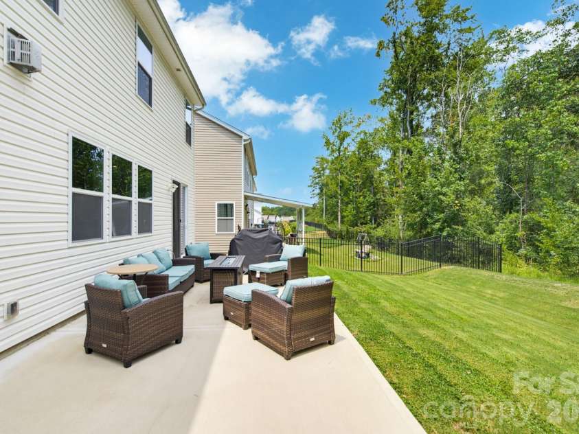 4018 Matindale Way, Charlotte, NC 28216.  MLS# CAR4413141, YatesRealty ID 44997. 