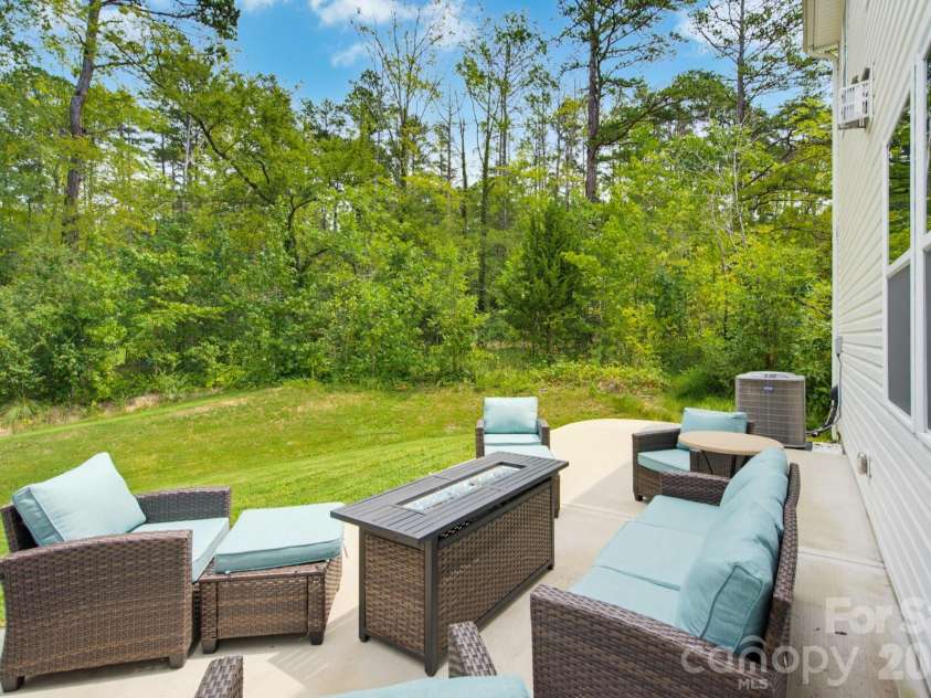 4018 Matindale Way, Charlotte, NC 28216.  MLS# CAR4413141, YatesRealty ID 44997. 