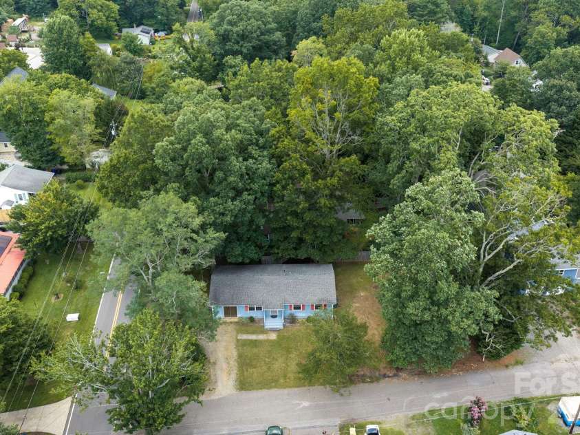 400 Hiawassee Avenue, Black Mountain, NC 28711.  MLS# CAR4408888, YatesRealty ID 44998. 