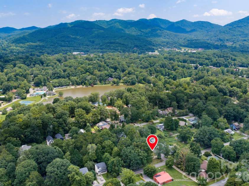 400 Hiawassee Avenue, Black Mountain, NC 28711.  MLS# CAR4408888, YatesRealty ID 44998. 