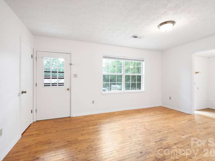 400 Hiawassee Avenue, Black Mountain, NC 28711.  MLS# CAR4408888, YatesRealty ID 44998. 