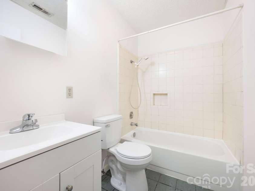 400 Hiawassee Avenue, Black Mountain, NC 28711.  MLS# CAR4408888, YatesRealty ID 44998. 