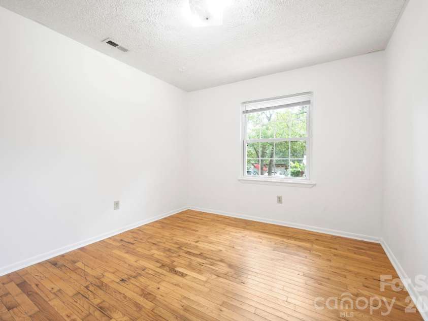 400 Hiawassee Avenue, Black Mountain, NC 28711.  MLS# CAR4408888, YatesRealty ID 44998. 