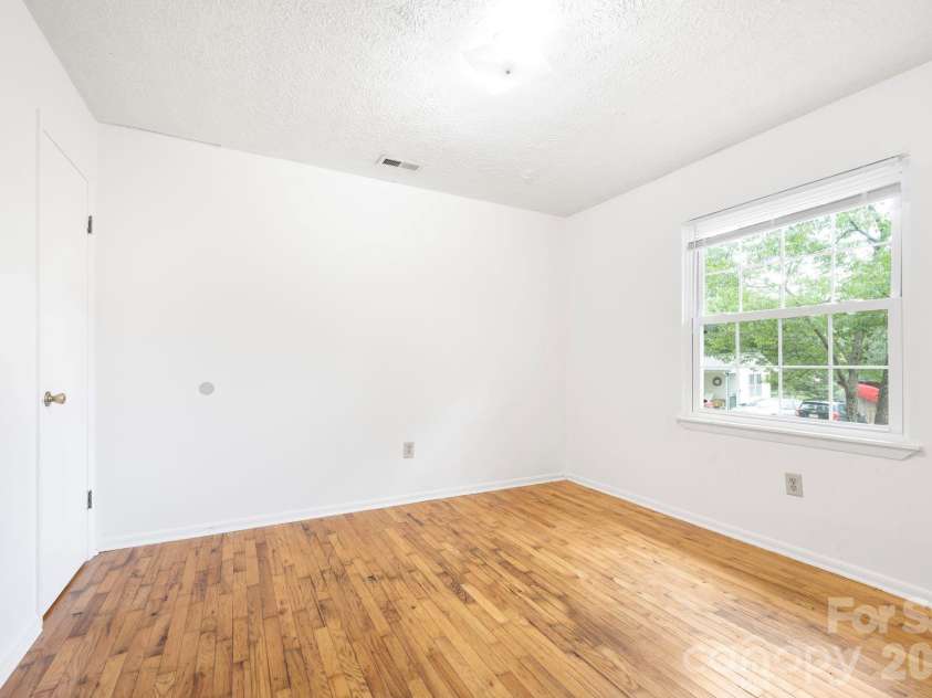 400 Hiawassee Avenue, Black Mountain, NC 28711.  MLS# CAR4408888, YatesRealty ID 44998. 
