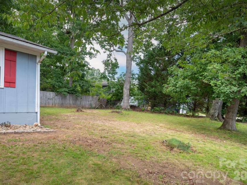 400 Hiawassee Avenue, Black Mountain, NC 28711.  MLS# CAR4408888, YatesRealty ID 44998. 