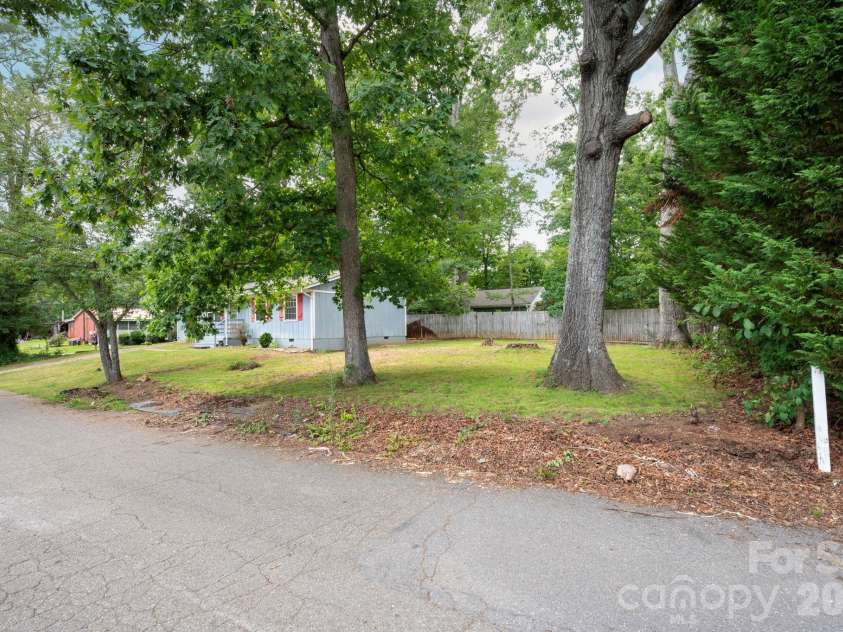 400 Hiawassee Avenue, Black Mountain, NC 28711.  MLS# CAR4408888, YatesRealty ID 44998. 