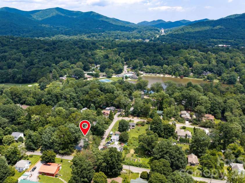 400 Hiawassee Avenue, Black Mountain, NC 28711.  MLS# CAR4408888, YatesRealty ID 44998. 