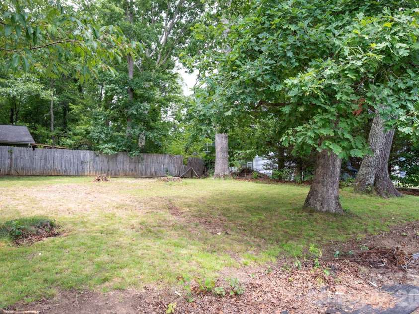 400 Hiawassee Avenue, Black Mountain, NC 28711.  MLS# CAR4408888, YatesRealty ID 44998. 
