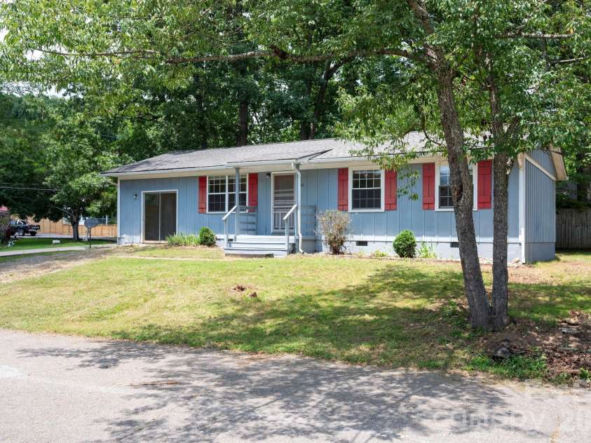 400 Hiawassee Avenue, Black Mountain, NC 28711.  MLS# CAR4408888, YatesRealty ID 44998. 