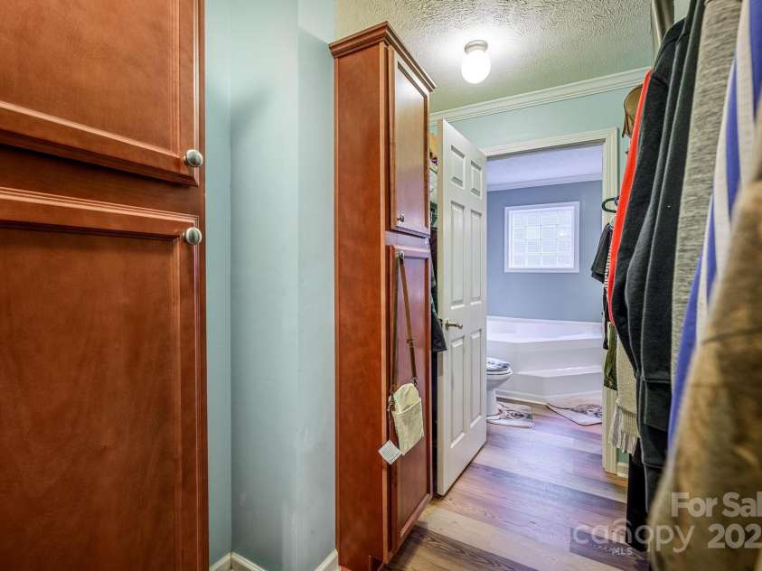 114 Harness Lane, Mocksville, NC 27028.  MLS# CAR4300524, YatesRealty ID 45. Huge Walk-In Closet