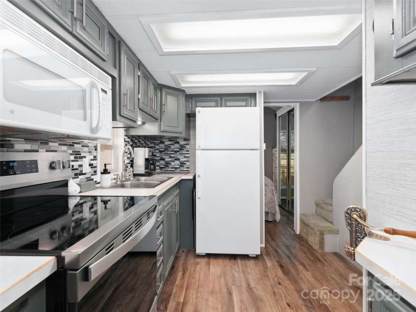 158 & 161 Summer Place Drive, Waynesville, NC 28785.  MLS# CAR4293767, YatesRealty ID 45. 