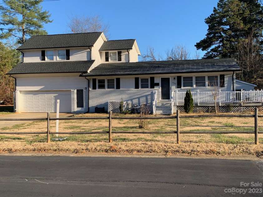 525 Kelly Avenue, Mooresville, NC 28115.  MLS# CAR4046291, YatesRealty ID 45. 