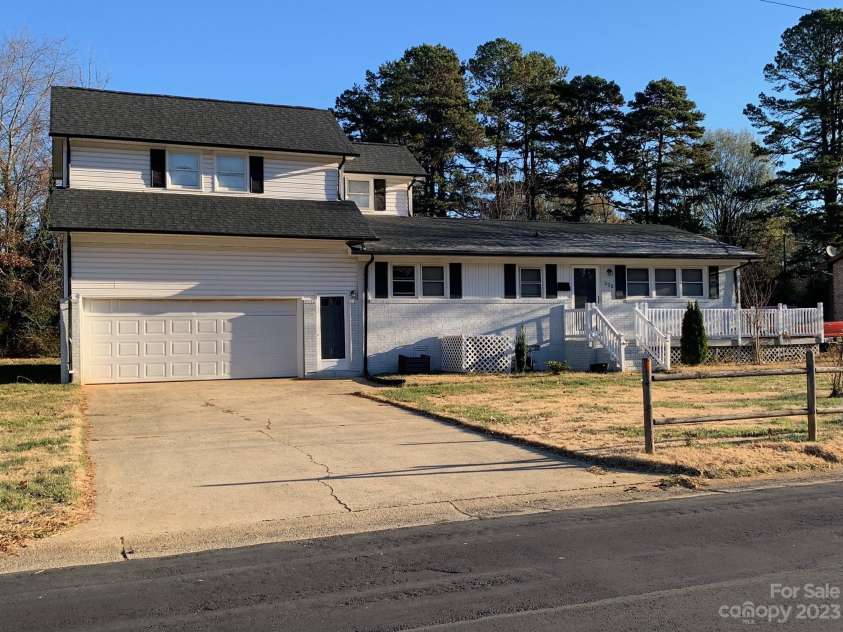 525 Kelly Avenue, Mooresville, NC 28115.  MLS# CAR4046291, YatesRealty ID 45. 