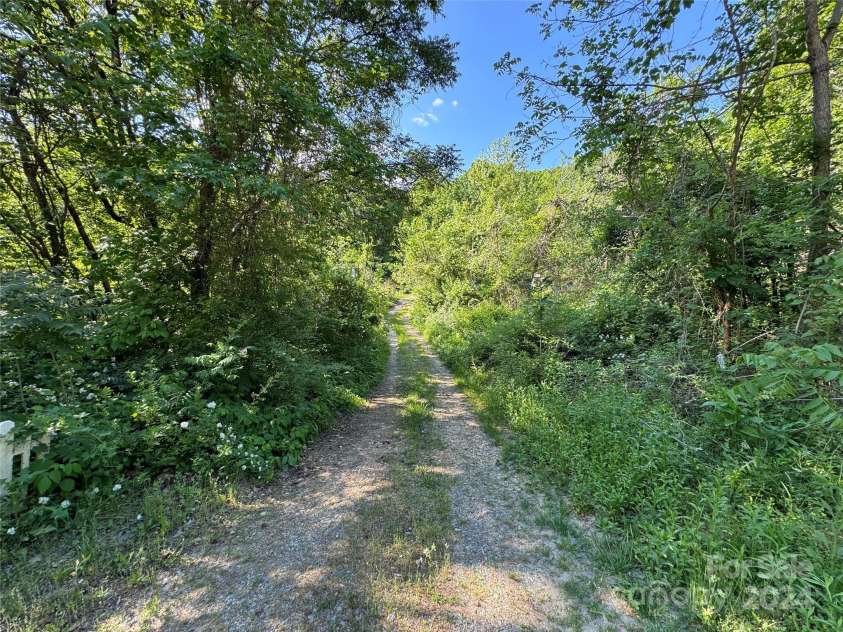 194 Shady Creek Lane, Thomasville, NC 27360.  MLS# CAR4137479, YatesRealty ID 450. 