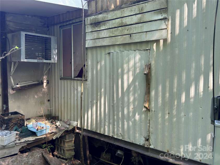 194 Shady Creek Lane, Thomasville, NC 27360.  MLS# CAR4137479, YatesRealty ID 450. 