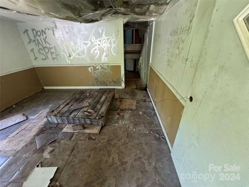 194 Shady Creek Lane, Thomasville, NC 27360.  MLS# CAR4137479, YatesRealty ID 450. 