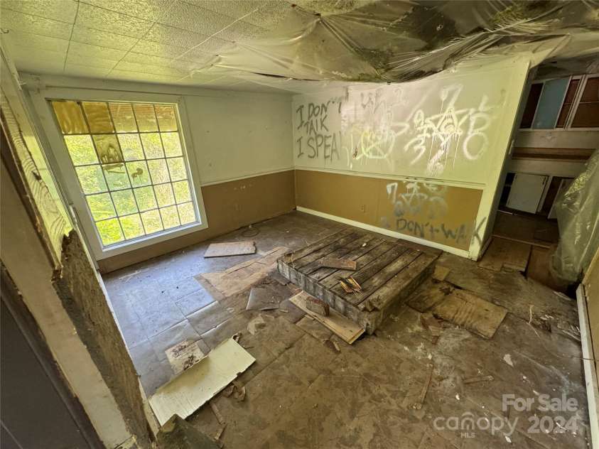 194 Shady Creek Lane, Thomasville, NC 27360.  MLS# CAR4137479, YatesRealty ID 450. 