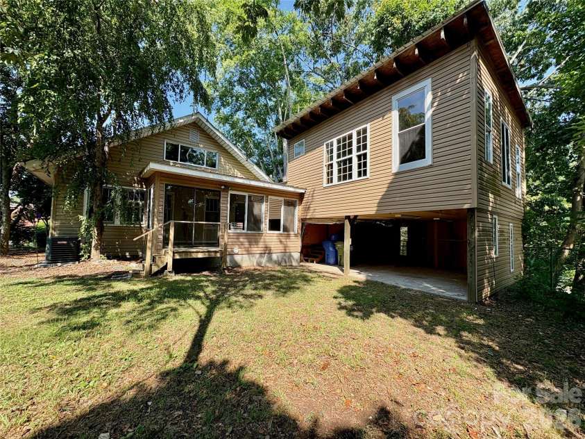 40 Brownwood Avenue, Asheville, NC 28806.  MLS# CAR4276720, YatesRealty ID 4500. 