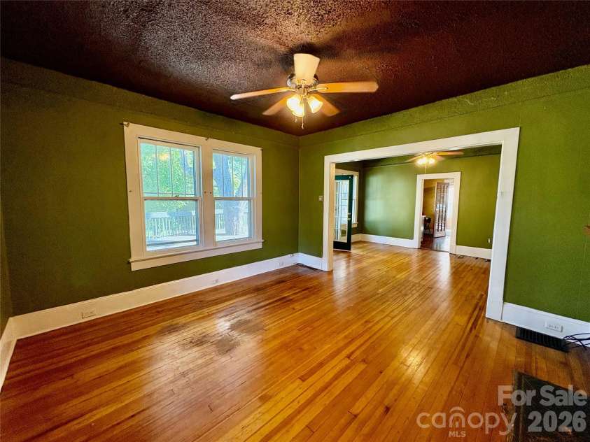 40 Brownwood Avenue, Asheville, NC 28806.  MLS# CAR4276720, YatesRealty ID 4500. 