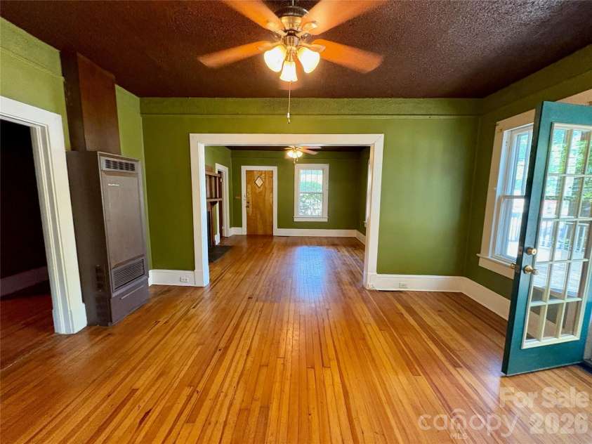 40 Brownwood Avenue, Asheville, NC 28806.  MLS# CAR4276720, YatesRealty ID 4500. 