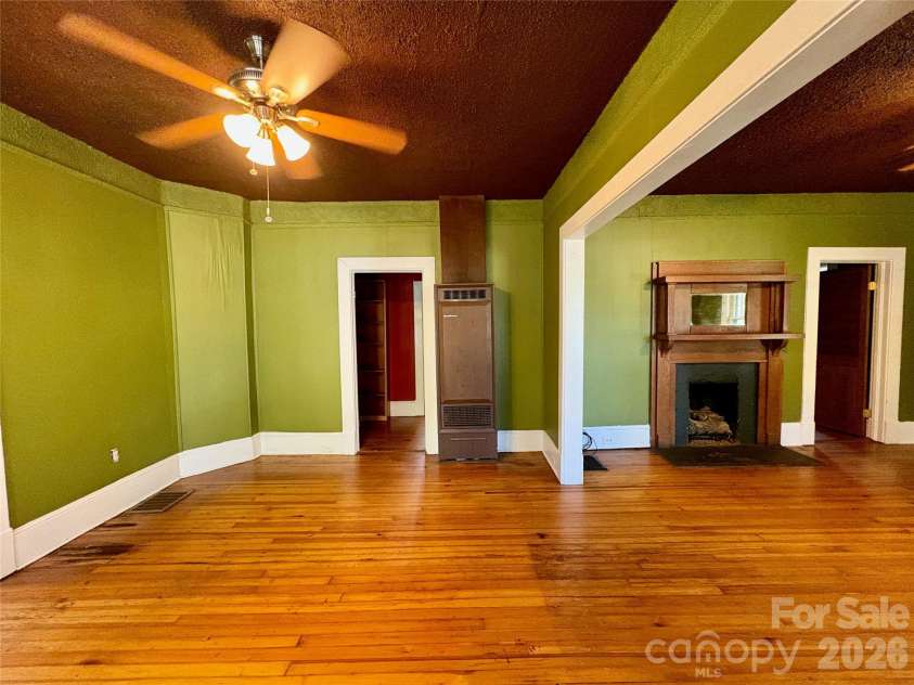 40 Brownwood Avenue, Asheville, NC 28806.  MLS# CAR4276720, YatesRealty ID 4500. 