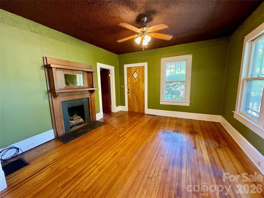 40 Brownwood Avenue, Asheville, NC 28806.  MLS# CAR4276720, YatesRealty ID 4500. 