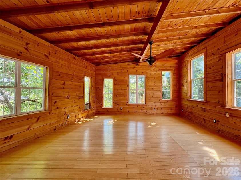 40 Brownwood Avenue, Asheville, NC 28806.  MLS# CAR4276720, YatesRealty ID 4500. 