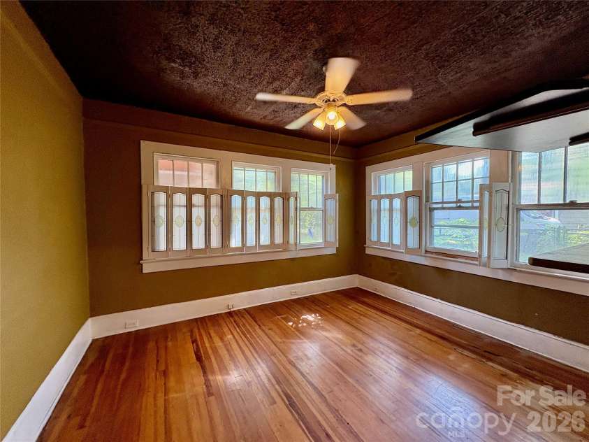 40 Brownwood Avenue, Asheville, NC 28806.  MLS# CAR4276720, YatesRealty ID 4500. 