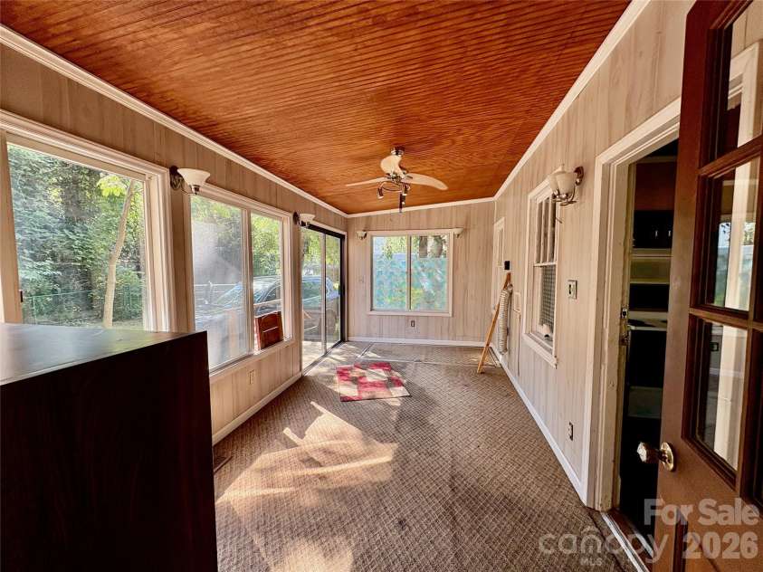 40 Brownwood Avenue, Asheville, NC 28806.  MLS# CAR4276720, YatesRealty ID 4500. 