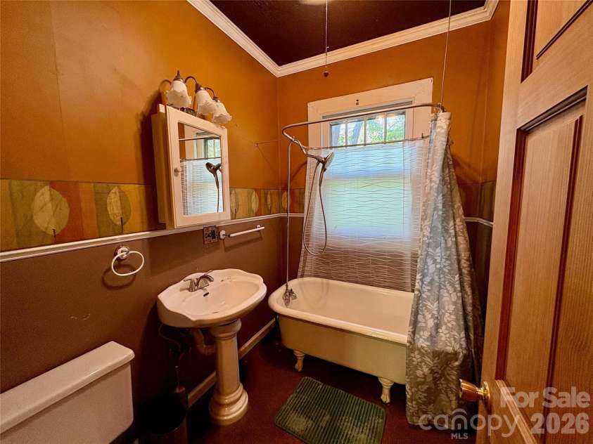 40 Brownwood Avenue, Asheville, NC 28806.  MLS# CAR4276720, YatesRealty ID 4500. 