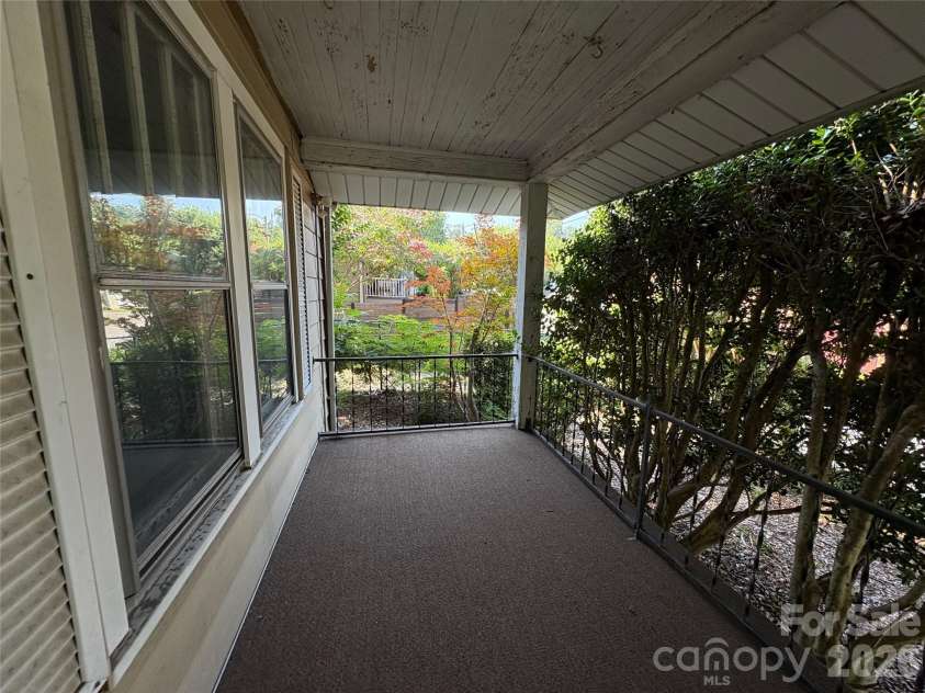 40 Brownwood Avenue, Asheville, NC 28806.  MLS# CAR4276720, YatesRealty ID 4500. 