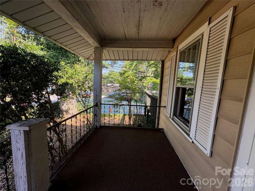 40 Brownwood Avenue, Asheville, NC 28806.  MLS# CAR4276720, YatesRealty ID 4500. 