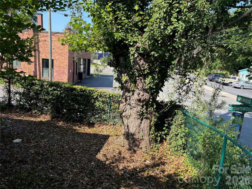 40 Brownwood Avenue, Asheville, NC 28806.  MLS# CAR4276720, YatesRealty ID 4500. 