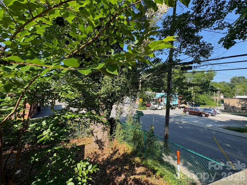 40 Brownwood Avenue, Asheville, NC 28806.  MLS# CAR4276720, YatesRealty ID 4500. 