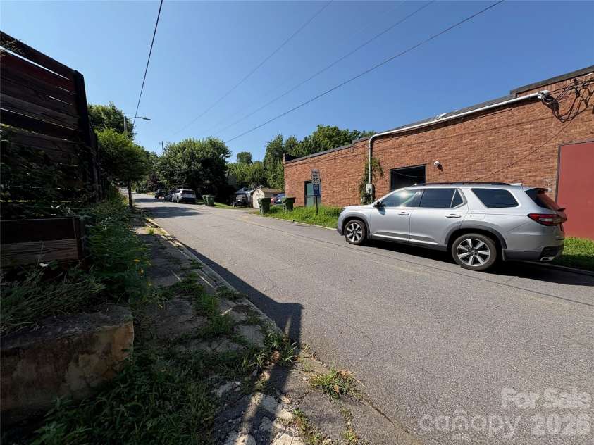 40 Brownwood Avenue, Asheville, NC 28806.  MLS# CAR4276720, YatesRealty ID 4500. 