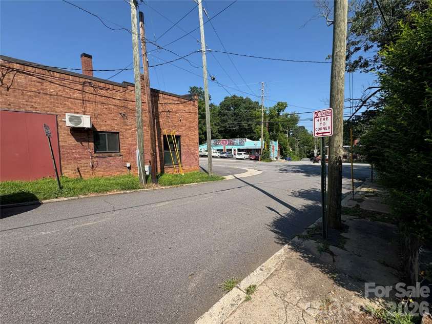 40 Brownwood Avenue, Asheville, NC 28806.  MLS# CAR4276720, YatesRealty ID 4500. 