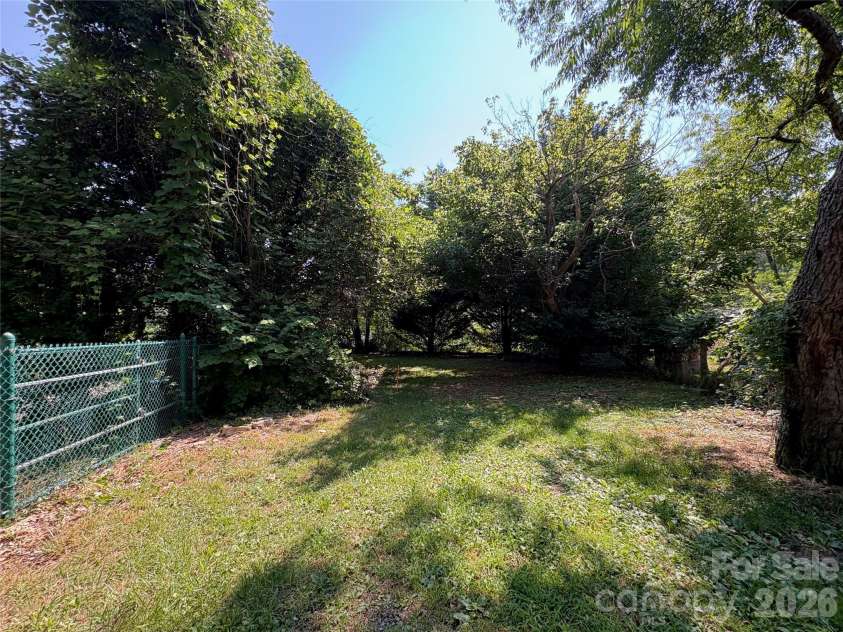 40 Brownwood Avenue, Asheville, NC 28806.  MLS# CAR4276720, YatesRealty ID 4500. 