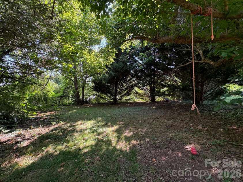 40 Brownwood Avenue, Asheville, NC 28806.  MLS# CAR4276720, YatesRealty ID 4500. 