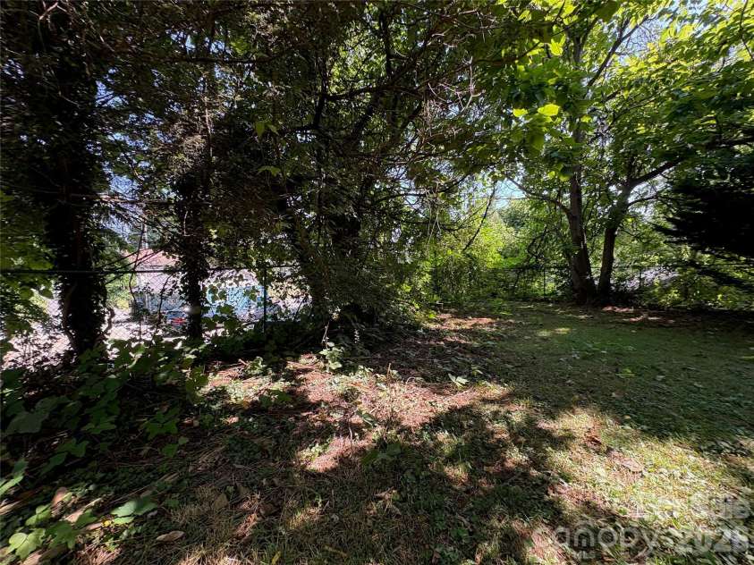 40 Brownwood Avenue, Asheville, NC 28806.  MLS# CAR4276720, YatesRealty ID 4500. 