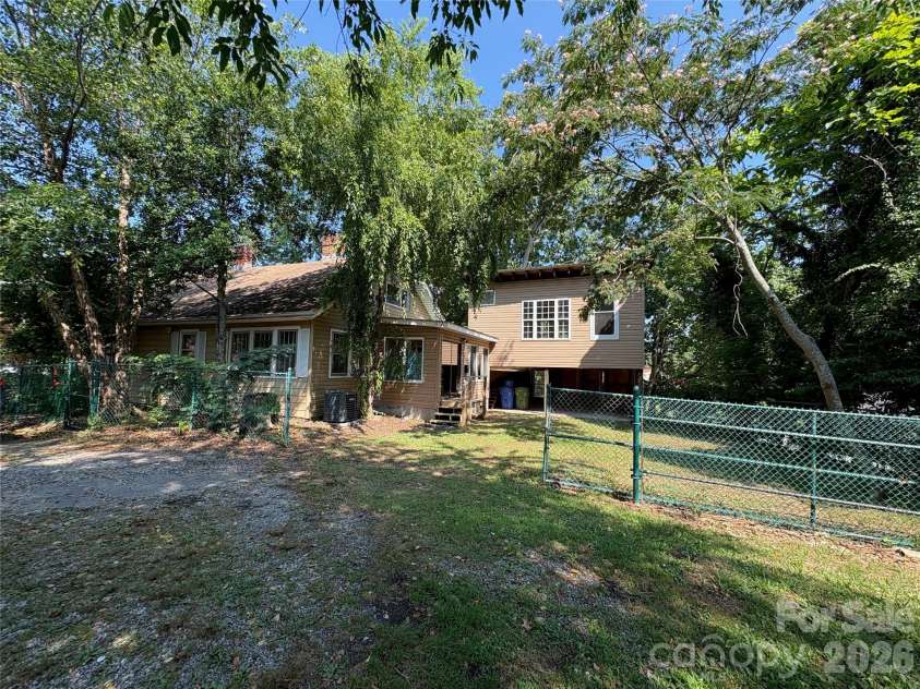 40 Brownwood Avenue, Asheville, NC 28806.  MLS# CAR4276720, YatesRealty ID 4500. 