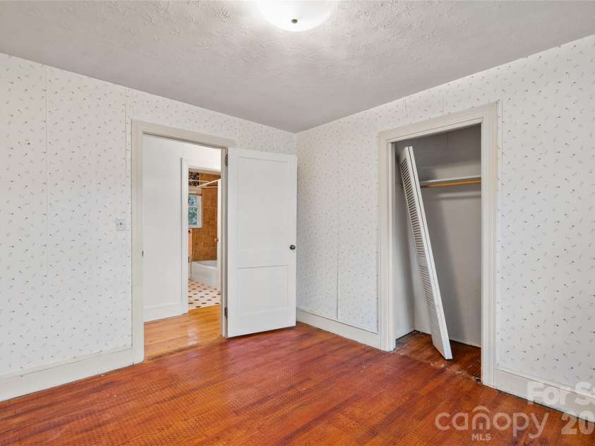 474 Main Street, Mars Hill, NC 28754.  MLS# CAR4343088, YatesRealty ID 4500. 