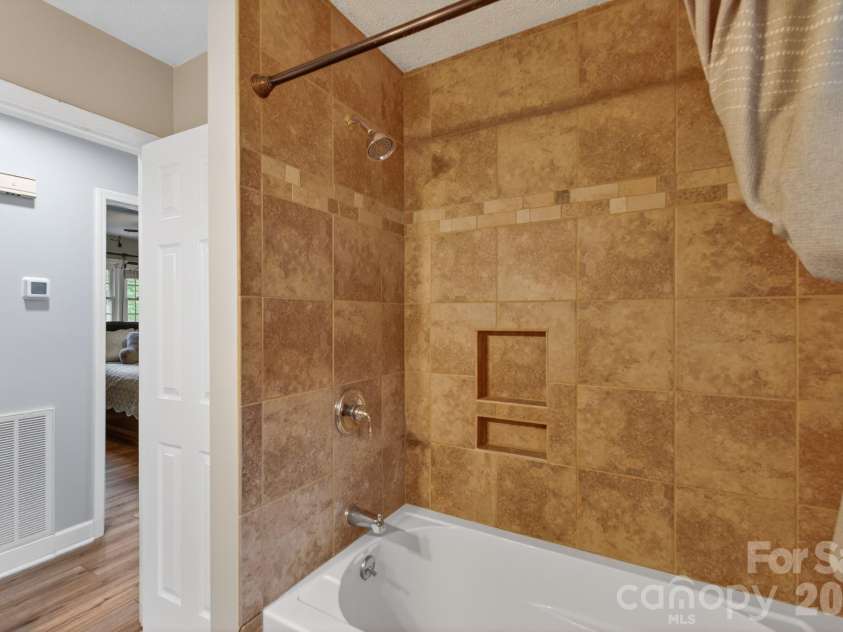 1172 Rainbow Circle, Catawba, SC 29704.  MLS# CAR4387808, YatesRealty ID 45000. 2nd bath shower