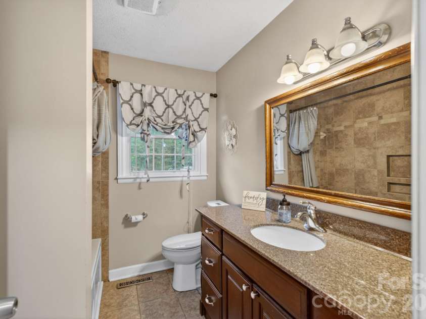 1172 Rainbow Circle, Catawba, SC 29704.  MLS# CAR4387808, YatesRealty ID 45000. 2nd full bath